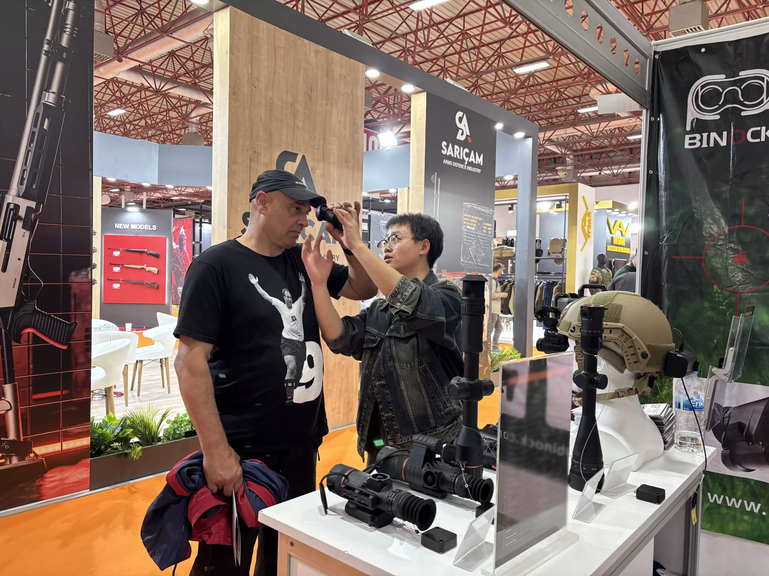 터키에서 비녹의 야간 투시경 전시회